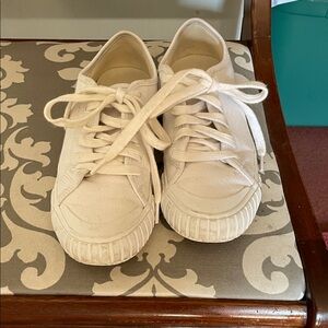 Taos Footwear Women's Cream Canvas Low-Top Sneakers